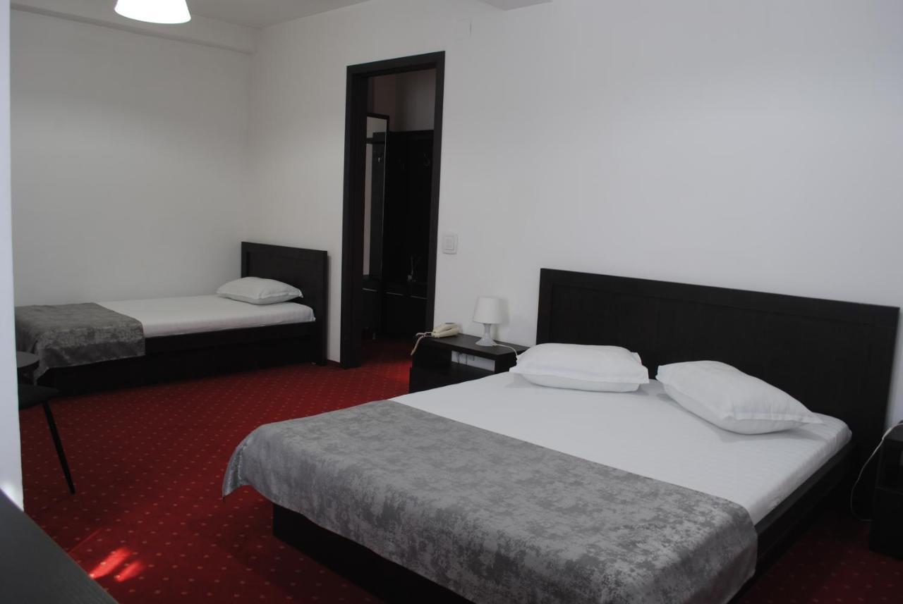 Hotel Corona Drobeta Turnu Severin Exterior photo
