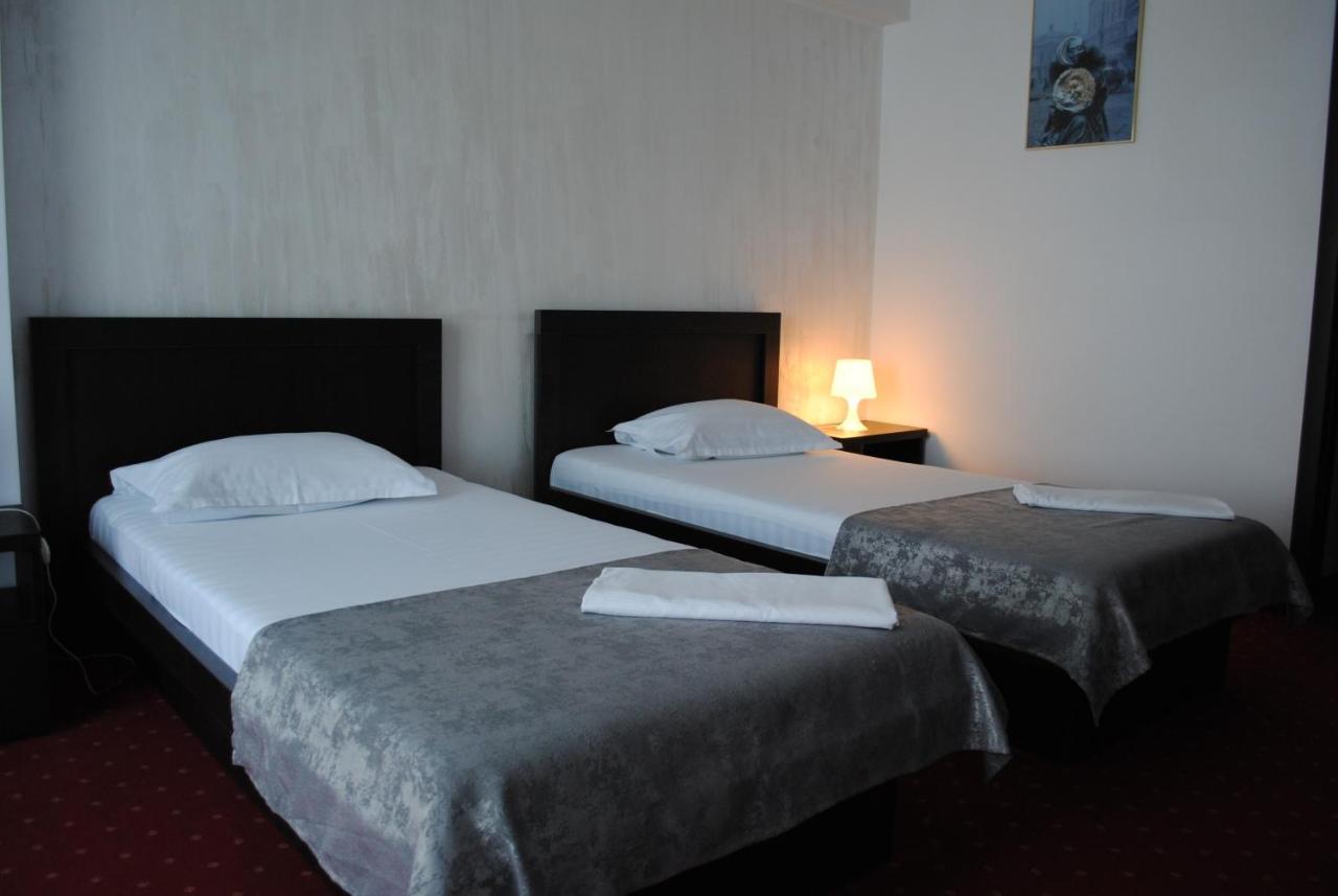 Hotel Corona Drobeta Turnu Severin Exterior photo
